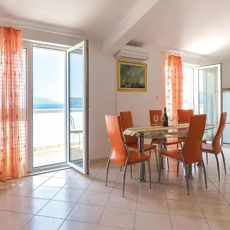 Two-bedroom In Komarna شقة