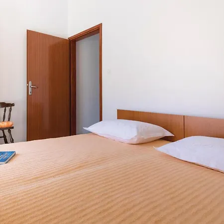 Two-bedroom In Komarna * Klek
