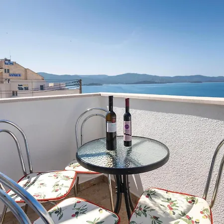Apartment 2 Bedroom Lovely In Komarna *